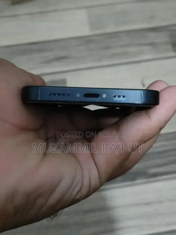 Apple iPhone 13 Smartphone - Black 128GB Excellent Condition