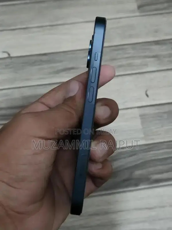 Apple iPhone 13 Smartphone - Black 128GB Excellent Condition