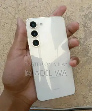 Premium Smartphone with High-Performance Camera and Gaming Capabilitie