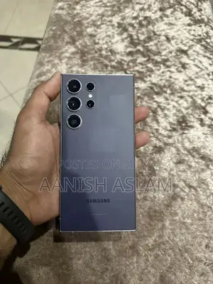 Samsung Galaxy S24 Ultra High-End Smartphone