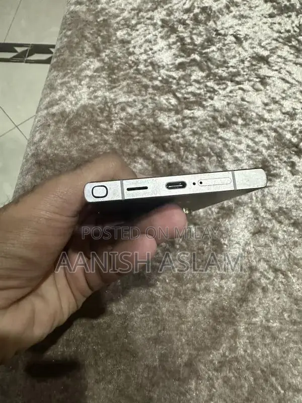 Samsung Galaxy S24 Ultra High-End Smartphone