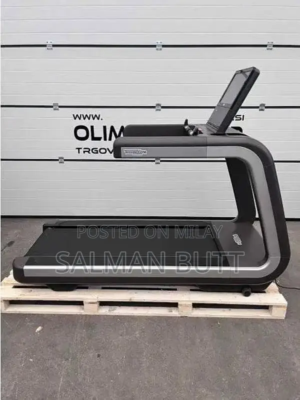 TECHNOGYM ARTIS RUN TREADMILL / COMMERCIAL TREADMILL / USA TREADMILL