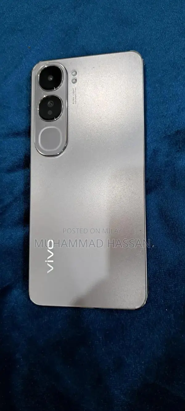 Vivo Y200 8/256 with box urgent sell