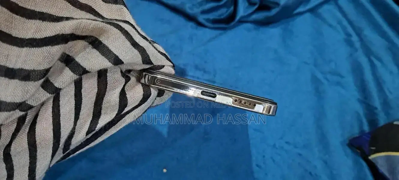 Vivo Y200 8/256 with box urgent sell