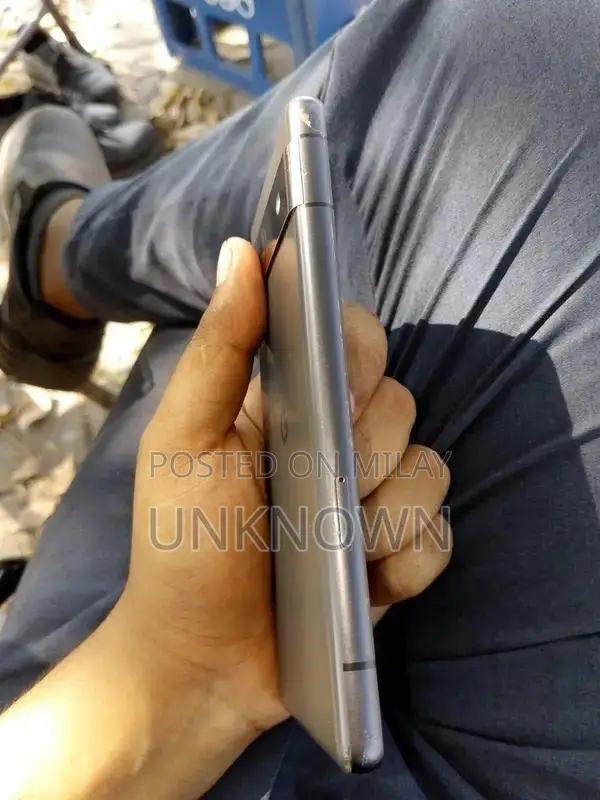 Compact Mid-Range Android Smartphone with Advanced Camera