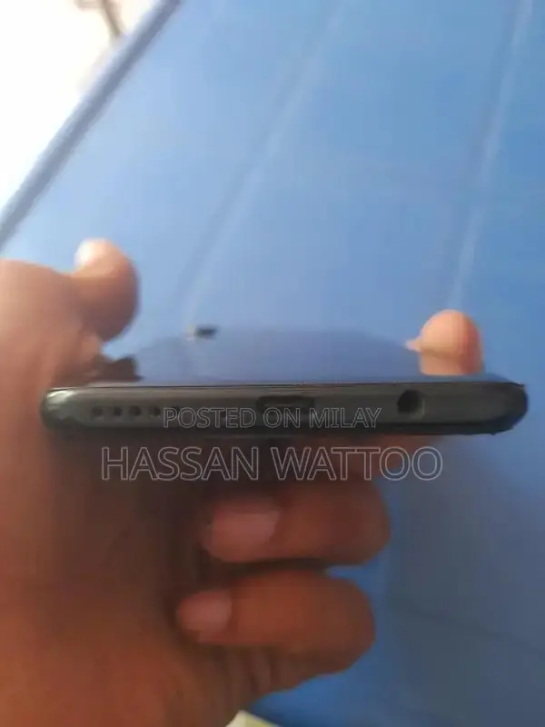 Smartphone 4/128GB Compact Mobile Device