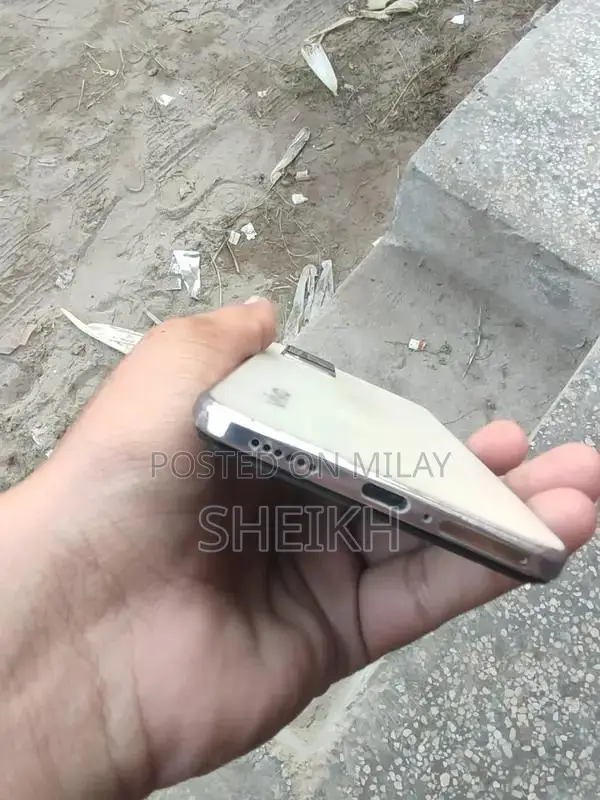 Vivo V21 Smartphone: Powerful Mid-Range Mobile Device