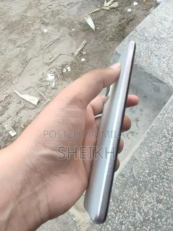 Vivo V21 Smartphone: Powerful Mid-Range Mobile Device