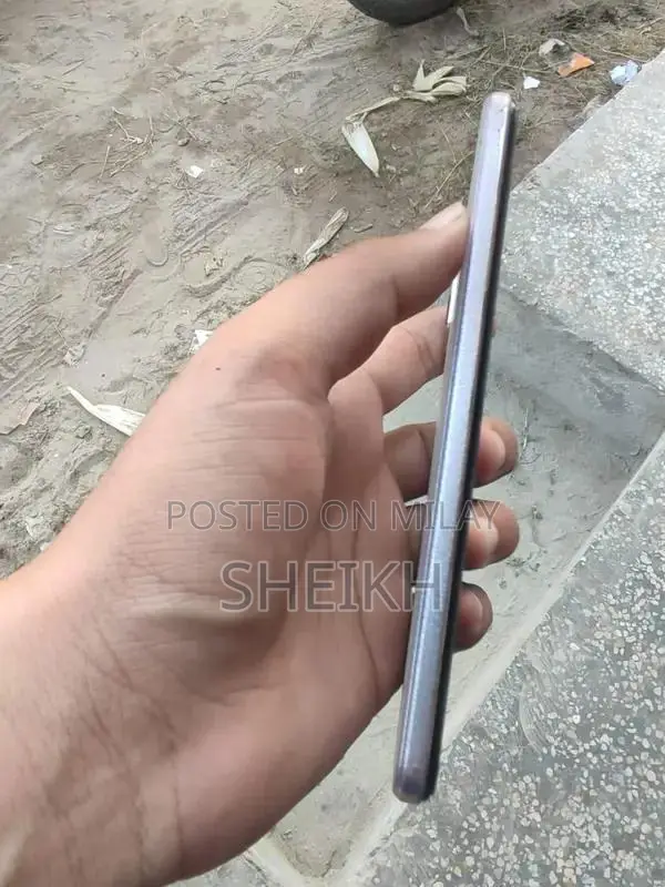 Vivo V21 Smartphone: Powerful Mid-Range Mobile Device