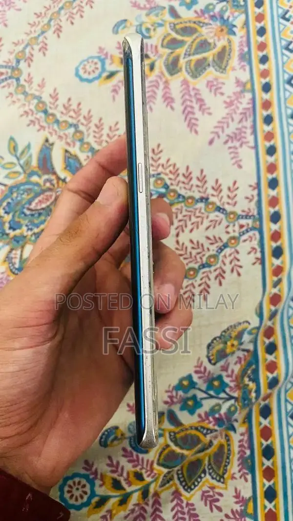 Samsung Galaxy S7 Edge Smartphone with Curved Display