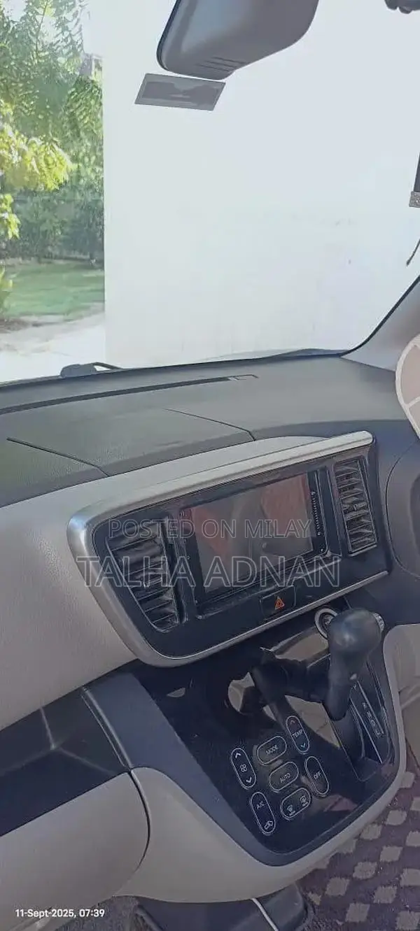 Nissan Days Roox Compact Hatchback with Advanced Safety Features