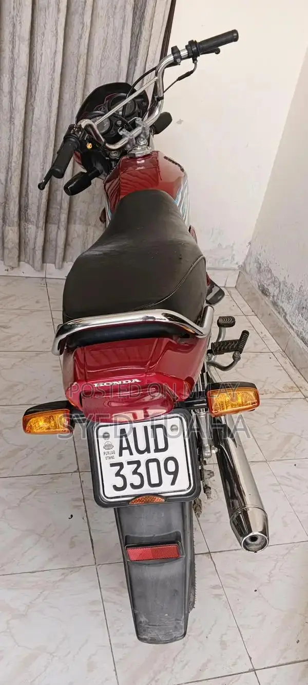 Honda CD 70 Motorcycle - Low Mileage Urban Commuter