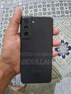 Samsung Galaxy S21 FE Smartphone in Excellent Condition