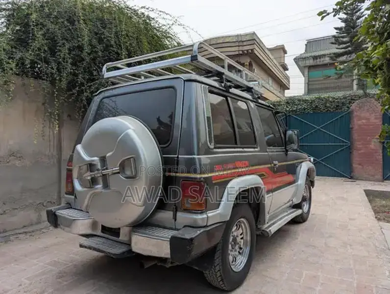 Mitsubishi Pajero 1KZ Diesel 4x4 SUV