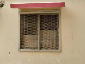 Photo - 4x4 ft Aluminum Window in Excellent Condition