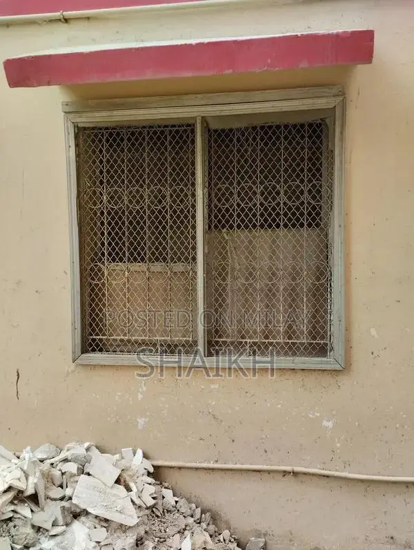 4x4 ft Aluminum Window in Excellent Condition