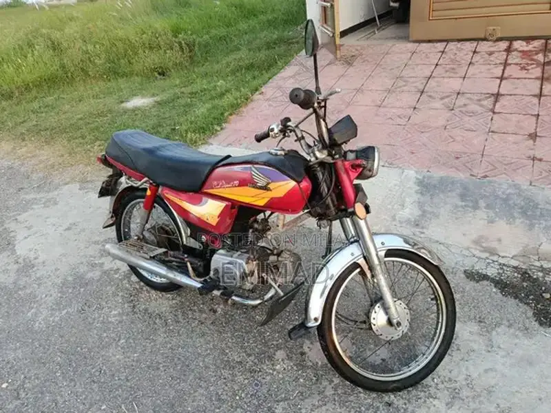 Honda CD70 Motorcycle - Well-Maintained Classic Bike