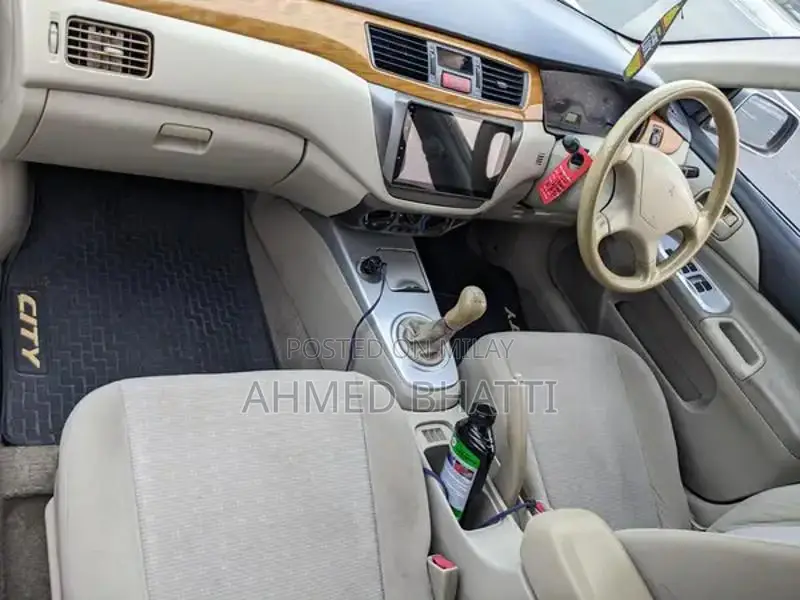 Mitsubishi Lancer - Well-Maintained Clean Sedan