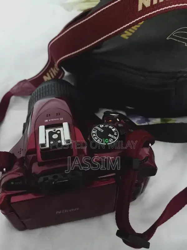 Nikon D5200 Red DSLR Camera with 18-55mm Lens