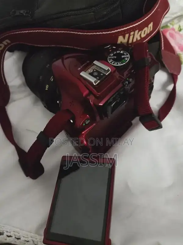 Nikon D5200 Red DSLR Camera with 18-55mm Lens