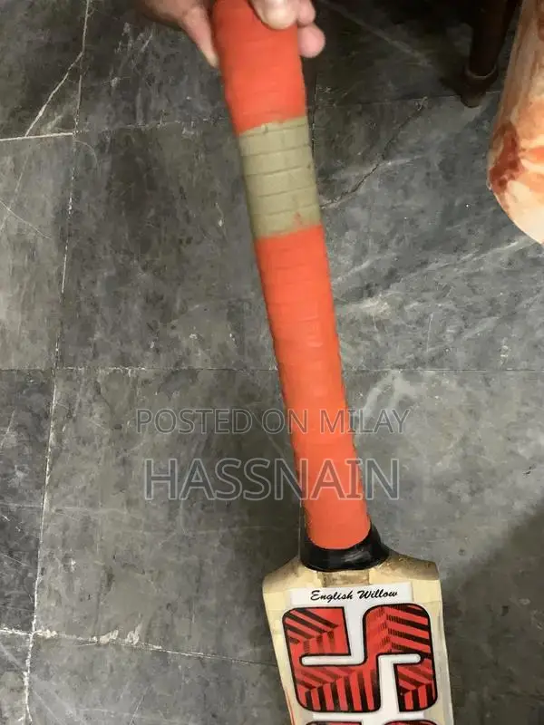 Hardball Cricket Bat - Excellent Condition Sports Equipment