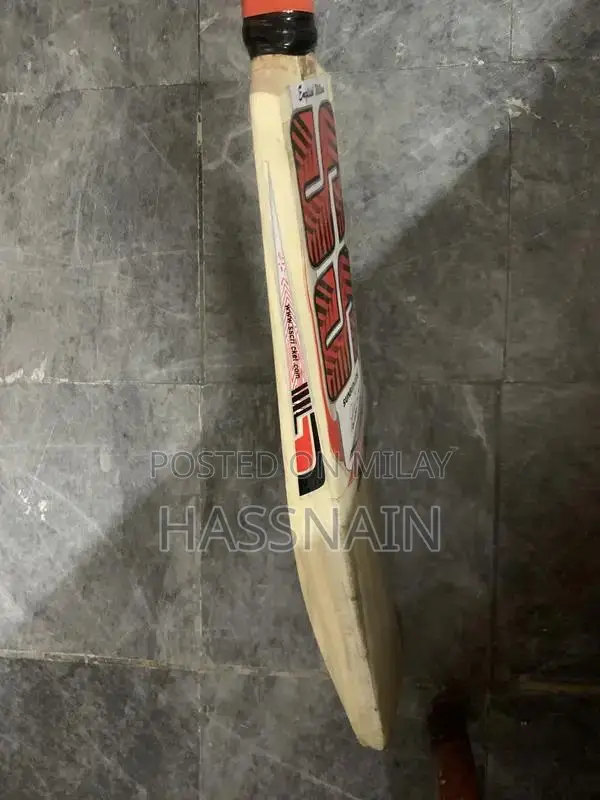 Hardball Cricket Bat - Excellent Condition Sports Equipment