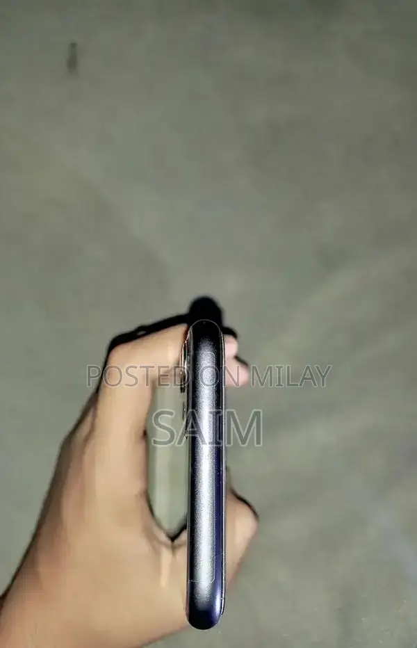 Apple iPhone 11 64GB Excellent Condition Waterproof Smartphone