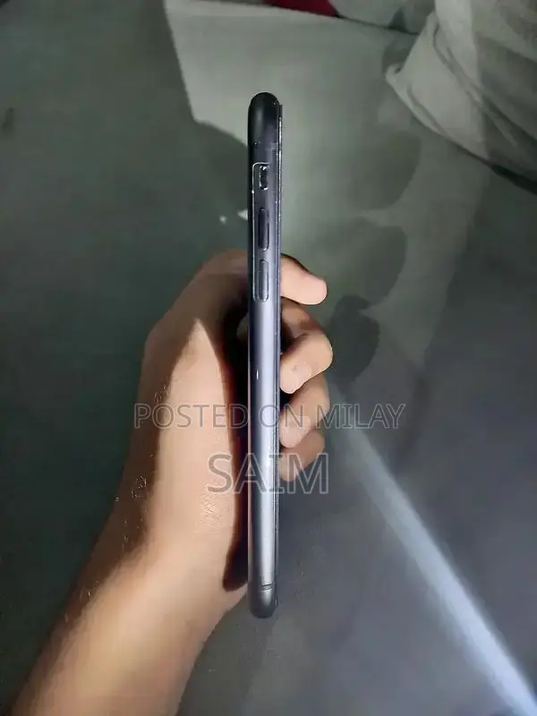 Apple iPhone 11 64GB Excellent Condition Waterproof Smartphone