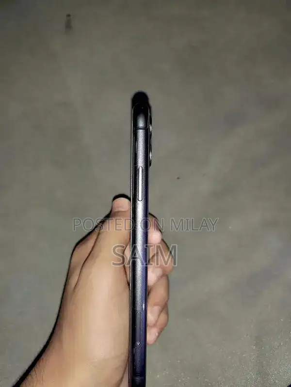 Apple iPhone 11 64GB Excellent Condition Waterproof Smartphone