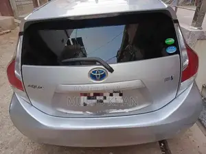 Toyota Aqua Hybrid Compact Car - Low Mileage Efficient Vehicle