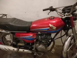 Photo - Honda 125cc Motorcycle - Reliable Single-Cylinder City Ride