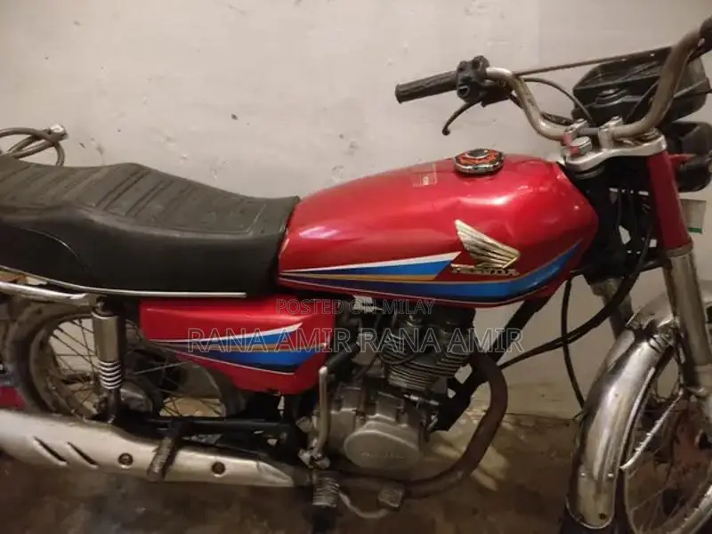 Honda 125cc Motorcycle - Reliable Single-Cylinder City Ride