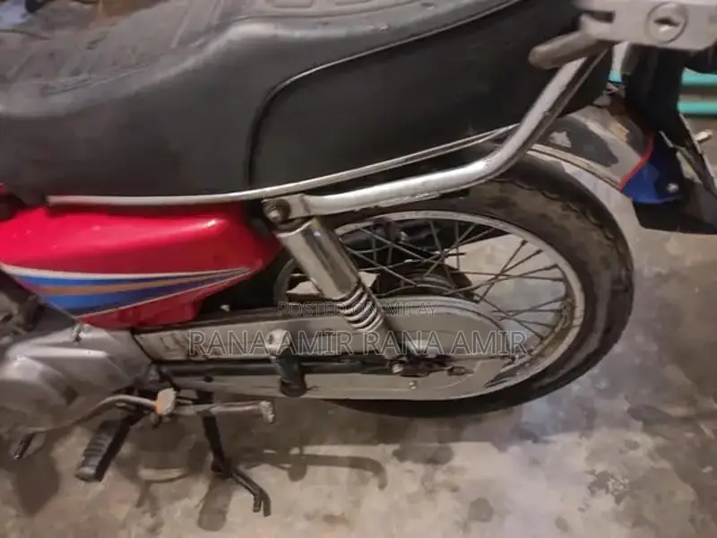 Honda 125cc Motorcycle - Reliable Single-Cylinder City Ride