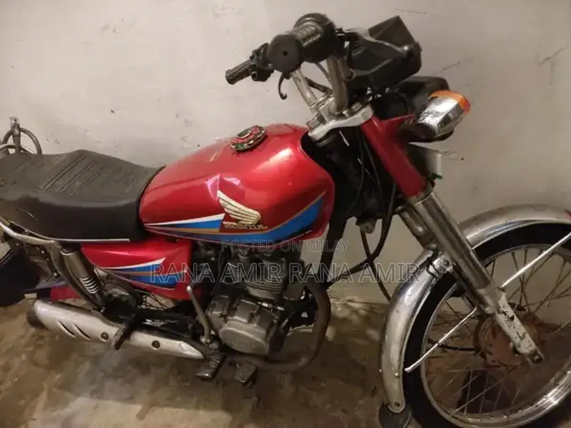Honda 125cc Motorcycle - Reliable Single-Cylinder City Ride