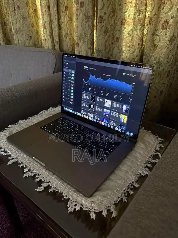 Apple MacBook Pro 16" M1 Pro - Barely Used High-Performance Laptop