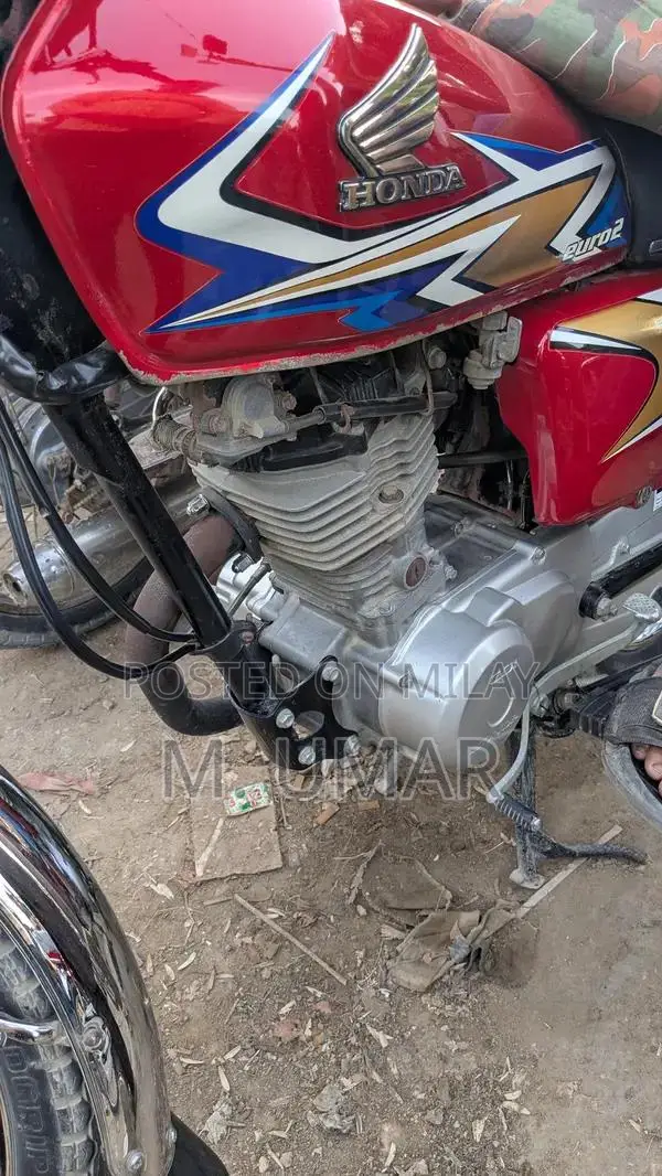 Honda 125cc Motorcycle - Compact Urban Commuter Bike