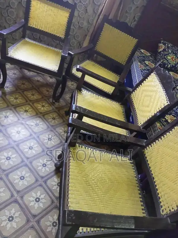 Set of 4 Vintage Antique Chairs in Excellent Condition