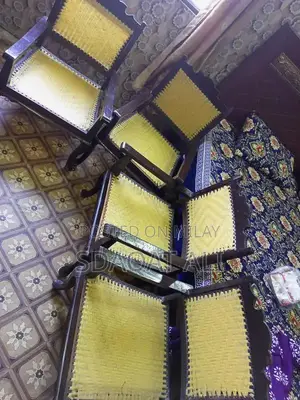 Set of 4 Vintage Antique Chairs in Excellent Condition