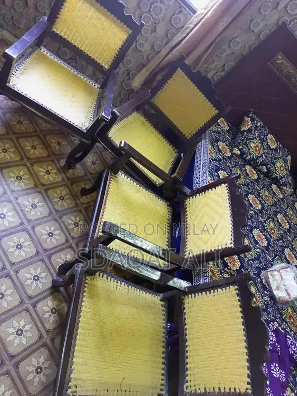 Set of 4 Vintage Antique Chairs in Excellent Condition