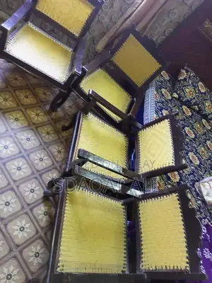 Set of 4 Vintage Antique Chairs in Excellent Condition