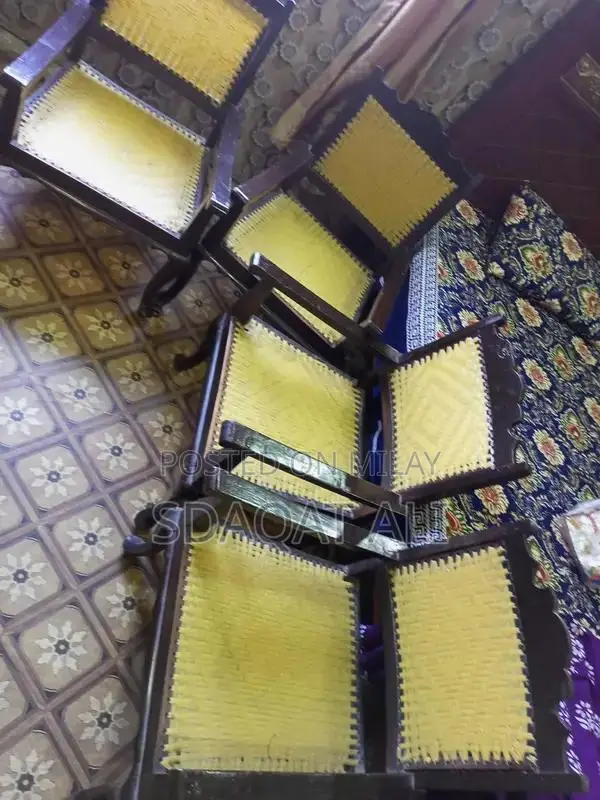 Set of 4 Vintage Antique Chairs in Excellent Condition