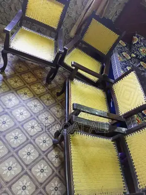 Set of 4 Vintage Antique Chairs in Excellent Condition