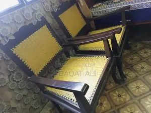 Set of 4 Vintage Antique Chairs in Excellent Condition