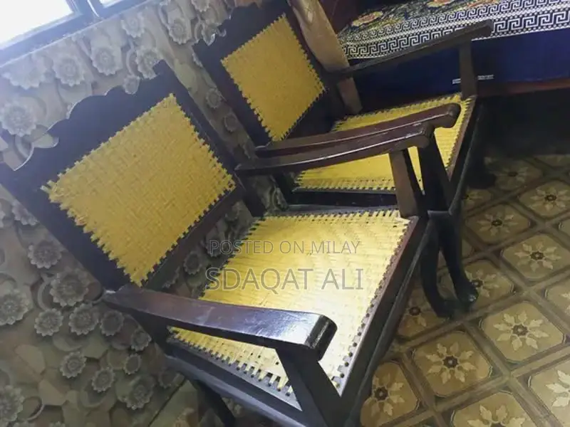 Set of 4 Vintage Antique Chairs in Excellent Condition