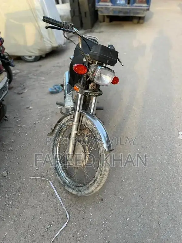 Unique 125 Motorcycle - Low Mileage 2018 Model