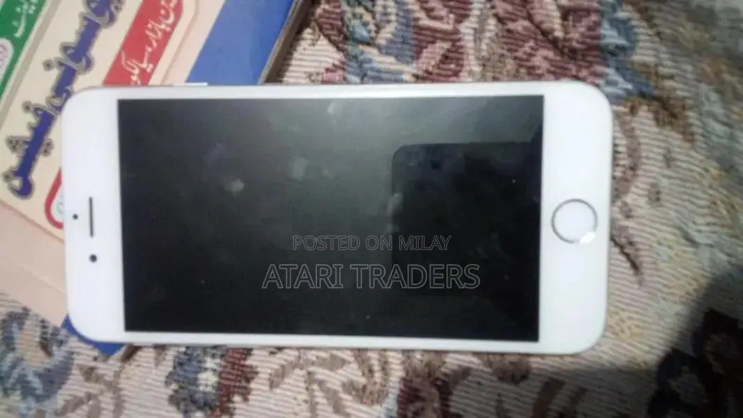 Apple iPhone 6 Smartphone with Dual Cameras