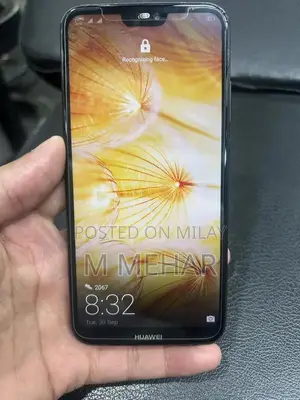 Compact Smartphone with Decent Memory Capacity