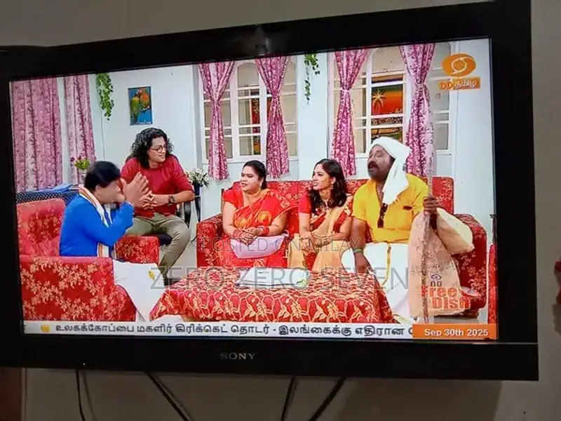 Sony Bravia 32-inch LCD TV - Excellent Condition with Remote