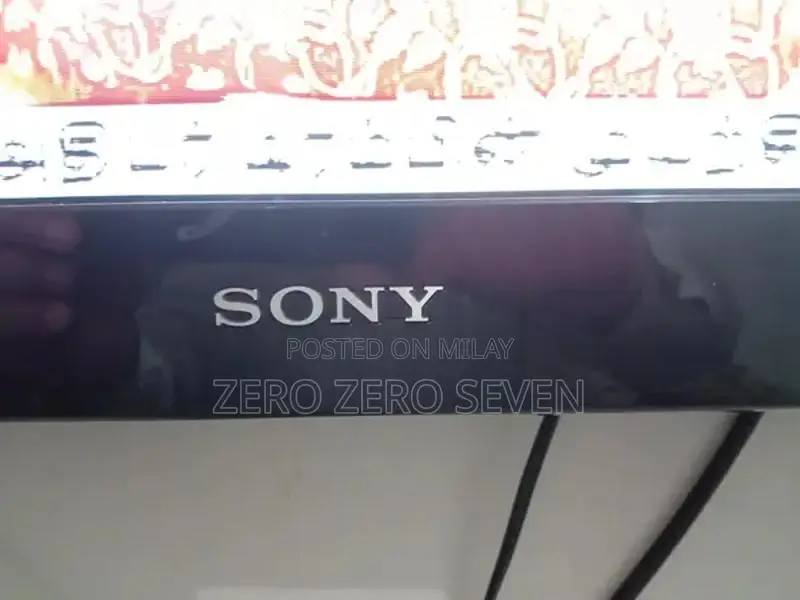 Sony Bravia 32-inch LCD TV - Excellent Condition with Remote