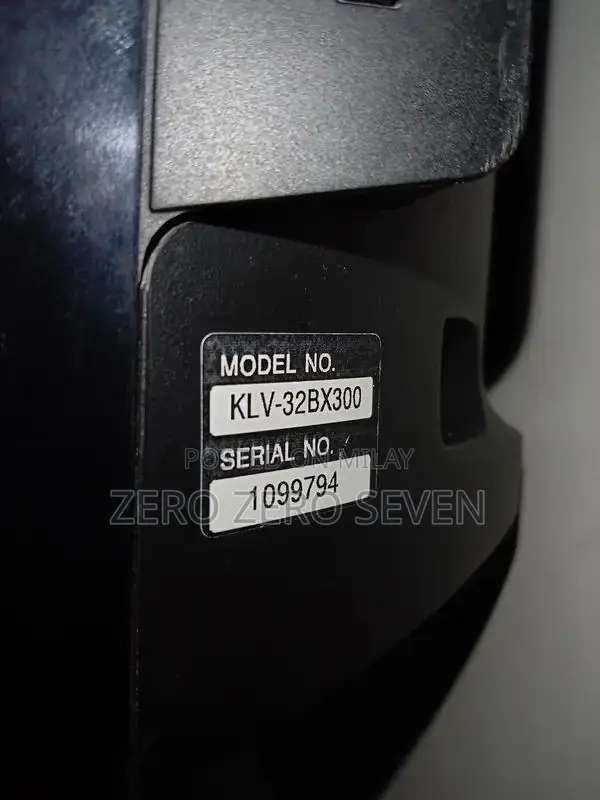 Sony Bravia 32-inch LCD TV - Excellent Condition with Remote